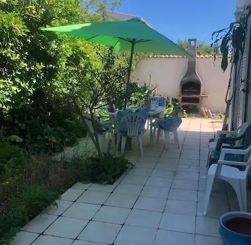 Дом отдыха Les Micocouliers - Spacieuse Maison,4chambres ,avec Jardin- Parking -wifi